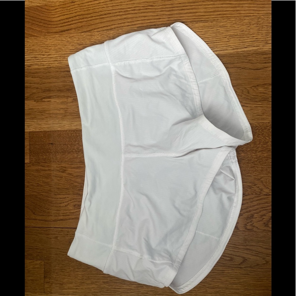 lululemon white speed up size 4 2.5inch